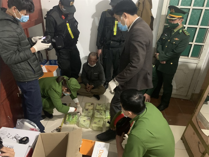 bat 3 doi tuong mua ban 21kg ma tuy trong chuyen an a2 1121 bat 3 doi tuong mua ban 21kg ma tuy trong chuyen an a2 1121