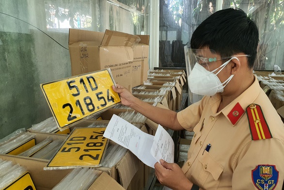 xe kinh doanh van tai khong doi bien so mau vang truoc 3112 bi xu phat the nao