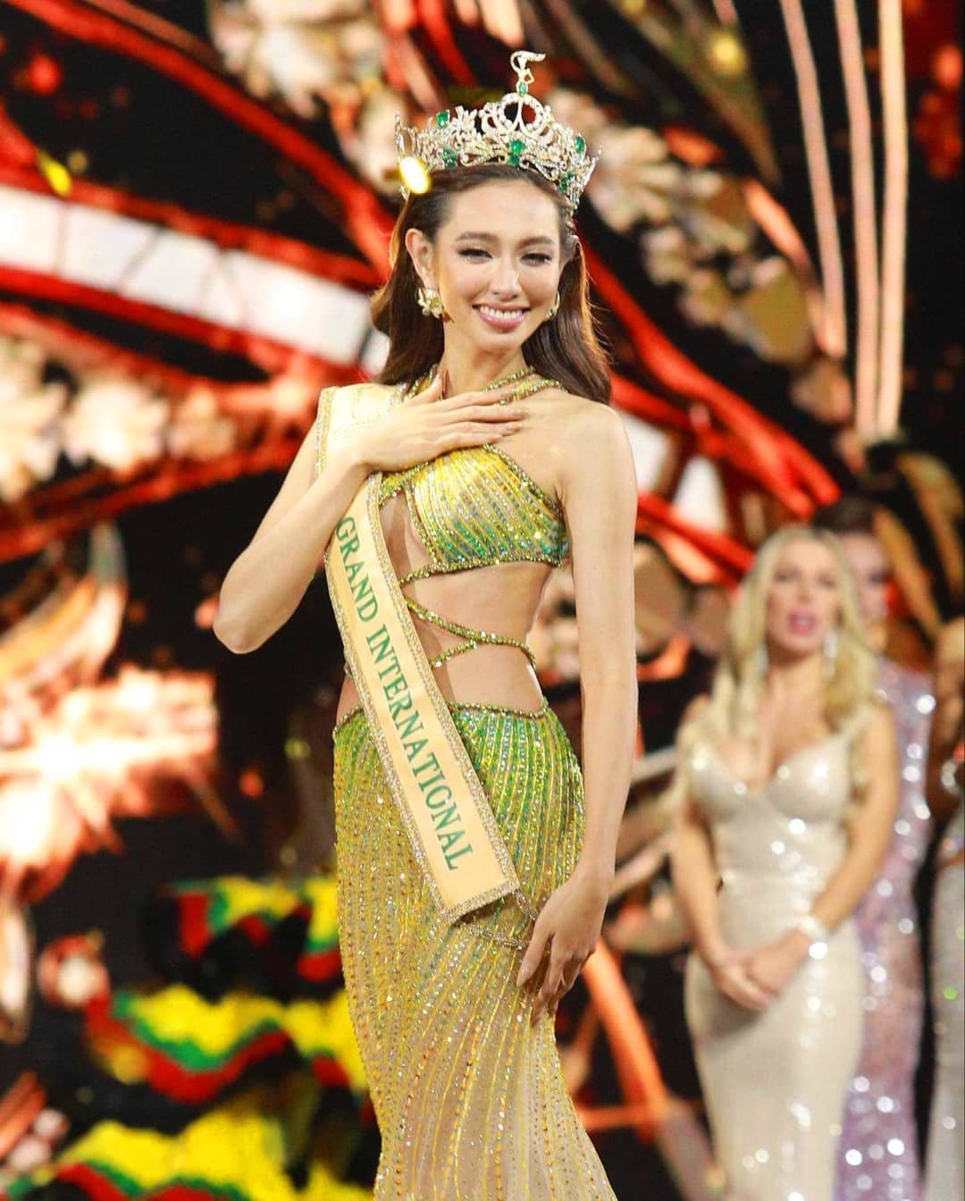 miss grand international 2021 nguyen thuc thuy tien tiet lo dac biet ve bo dam phong thuy dspl 1
