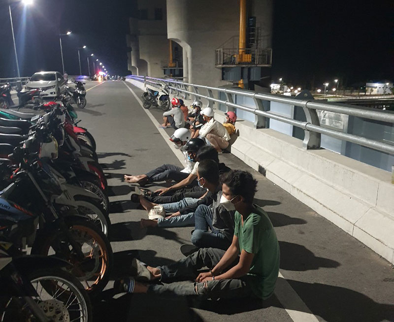 kien giang vay bat tren 20 thanh nien tu tap dua xe trai phep tren cong ngan man 3 300 ty dong dspl 1