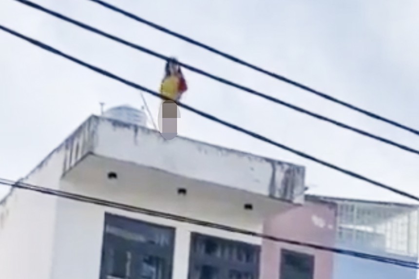 giai cuu thanh cong co gai la het tren mai nha doa tu tu giai cuu thanh cong co gai la het tren mai nha doa tu tu