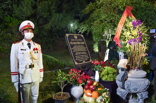 thu tuong pham minh chinh dang huong tuong niem dai tuong vo nguyen giap dspl 4 thu tuong pham minh chinh dang huong tuong niem dai tuong vo nguyen giap dspl 4