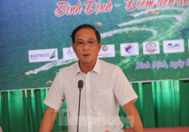 binh dinh cuu giam doc so bi mien nhiem vi choi golf giua dich xin nghi huu truoc tuoi binh dinh cuu giam doc so bi mien nhiem vi choi golf giua dich xin nghi huu truoc tuoi