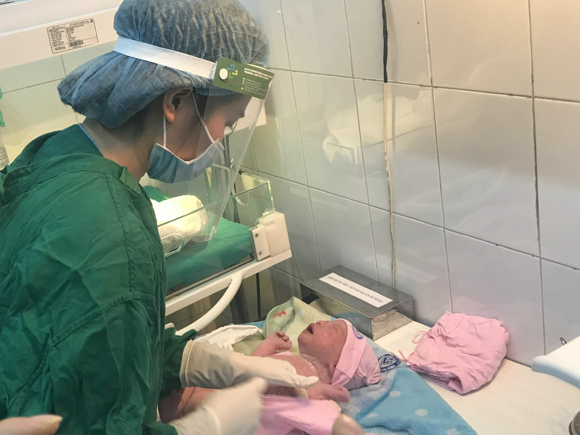 nhung thien than nhi chao doi luc 0h cua nam 2022 dspl 4 nhung thien than nhi chao doi luc 0h cua nam 2022 dspl 4