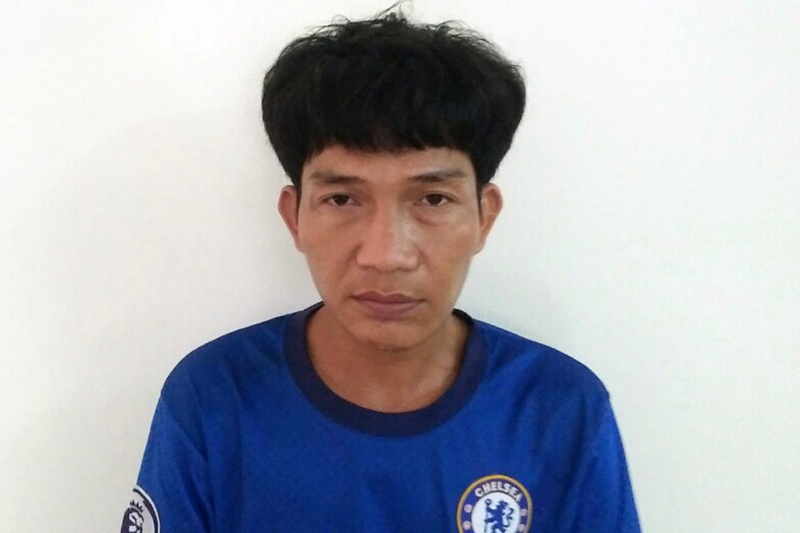 ga tho cat toc cam dao khong che co gai de hiep dam
