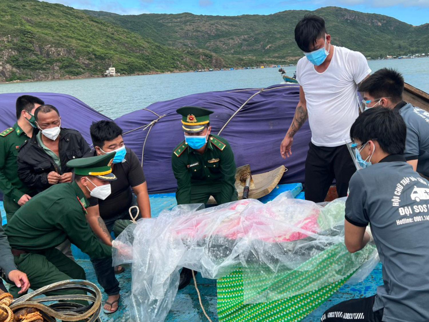 vu ngu dan chet bat thuong tren bien tu vong sau 5 ngay xung dot voi 2 ngu dan khac