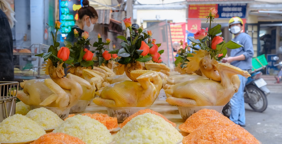 tet ong cong ong tao ga ngam hoa hong dat khach o khu cho nha giau 4 tet ong cong ong tao ga ngam hoa hong dat khach o khu cho nha giau 4
