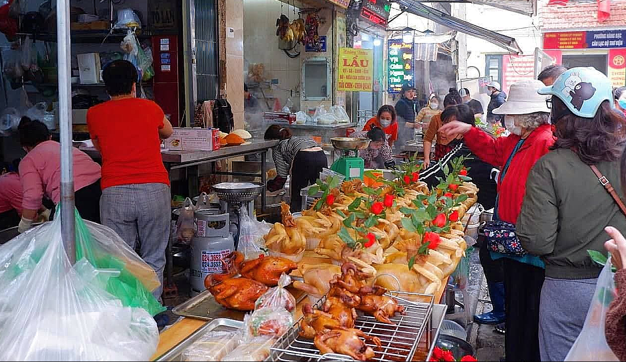 tet ong cong ong tao ga ngam hoa hong dat khach o khu cho nha giau 5 tet ong cong ong tao ga ngam hoa hong dat khach o khu cho nha giau 5