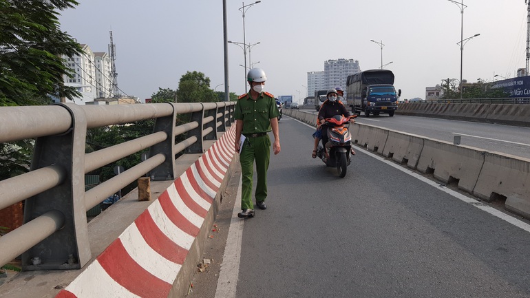 tp hcm cong an den tung tiem sua xe van dong khong rai dinh tp hcm cong an den tung tiem sua xe van dong khong rai dinh