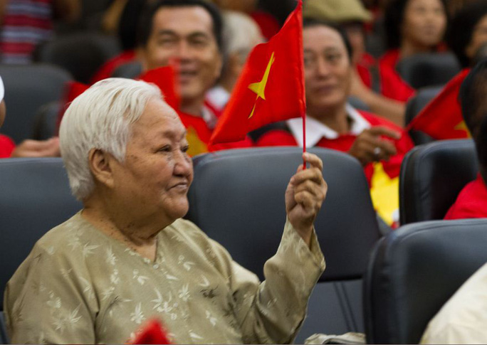 nsut tuong van qua doi nganh san khau mat di nghe si gao coi nsut tuong van qua doi nganh san khau mat di nghe si gao coi