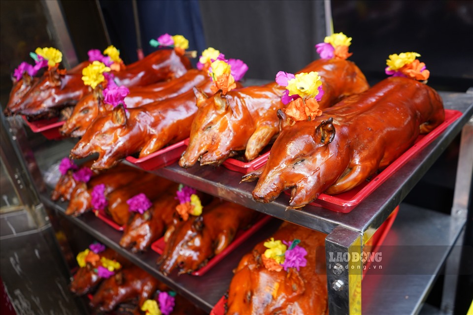 tp hcm heo quay ban toi tap ngay via than tai nguoi dan xep hang dai cho mua 4