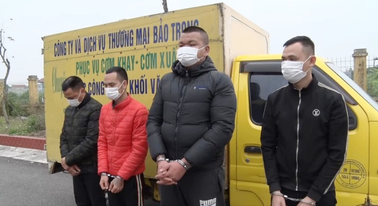 cham dong tien lai bi chu no chan xe cuop tai san