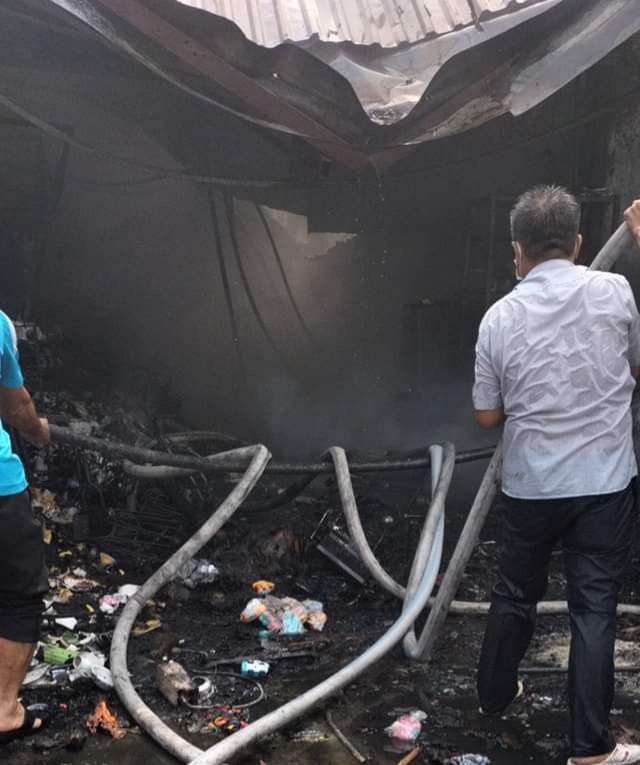 binh duong chay cua hang do choi trong cho giai cuu thanh cong 2 nguoi binh duong chay cua hang do choi trong cho giai cuu thanh cong 2 nguoi