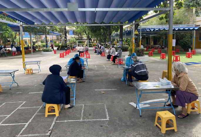 tp hcm xet nghiem nhanh covid 19 nguoi tren 65 tuoi co benh nen