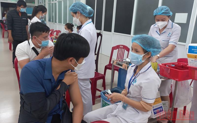 tiem vaccine mui 3 o quang ngai co xu huong cham lai tiem vaccine mui 3 o quang ngai co xu huong cham lai