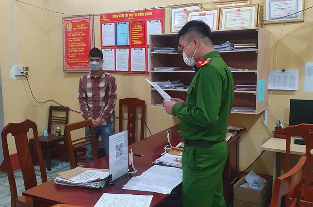 bat 4 can bo nhan vien tram thu phi nut giao cao toc noi bai lao cai
