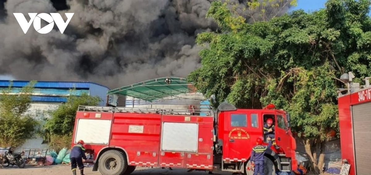 ha i duong chay lon o xuong chua phe lieu vai vun 2