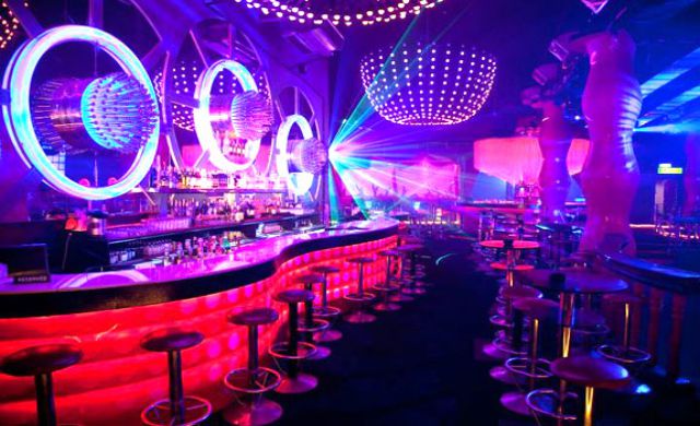 nghe an mo cua tro lai quan bar karaoke