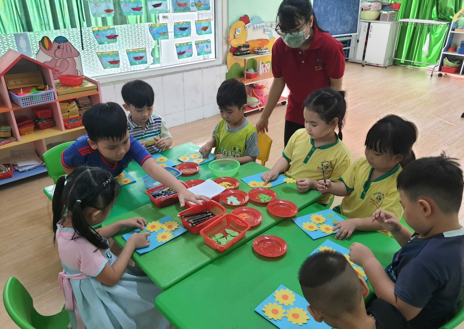 tp ho chi minh gan 80 phu huynh dong thuan tiem vac xin covid 19 cho tre 5 12 tuoi