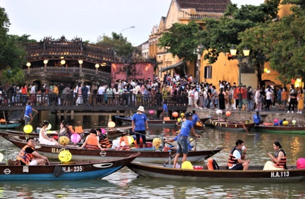 vu du khach to bi lua khi di thuyen tha o hoi an chinh quyen len tieng