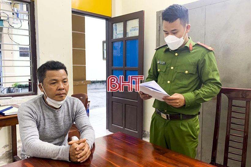 tao ton cuop giat tui cua co gai vua rut tien tai cay atm tao ton cuop giat tui cua co gai vua rut tien tai cay atm