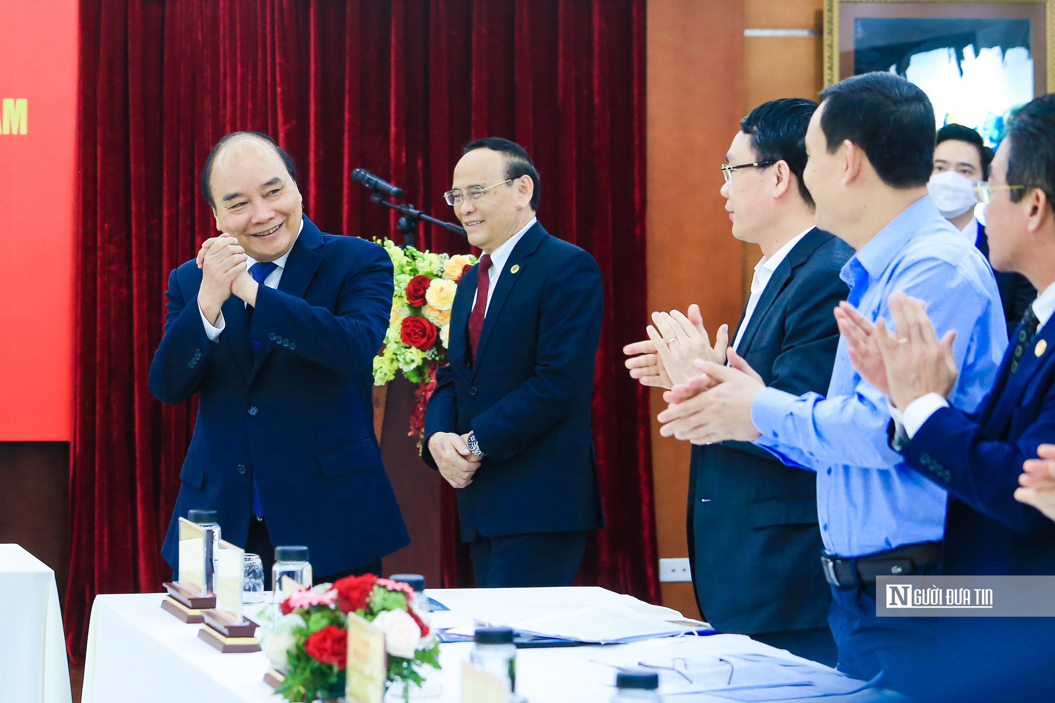 chu tich nuoc nguyen xuan phuc lam viec voi hoi luat gia viet nam chu tich nuoc nguyen xuan phuc lam viec voi hoi luat gia viet nam