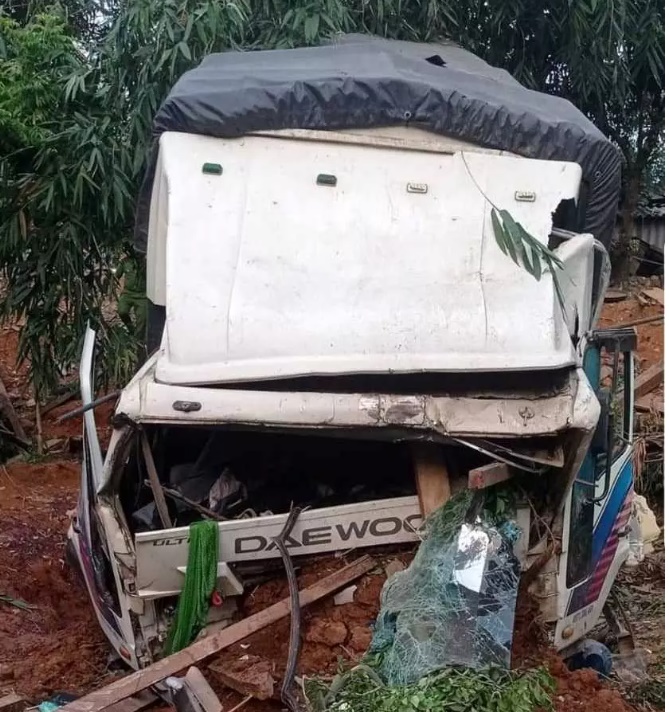 vu xe tai lao vao nha dan khien 3 nguoi chet cac nan nhan an com toi xong thi gap tai nan kinh hoang 1 vu xe tai lao vao nha dan khien 3 nguoi chet cac nan nhan an com toi xong thi gap tai nan kinh hoang 1