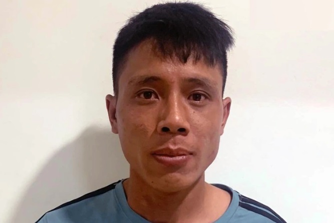 ga trai chuyen tim phu nu di mot minh o duong vang ap sat roi giat khuyen tai