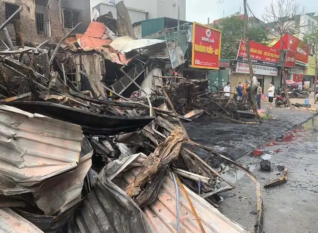 ha noi chay cua hang phu tung o to lua lan ra 6 ngoi nha ke ben 3 ha noi chay cua hang phu tung o to lua lan ra 6 ngoi nha ke ben 3