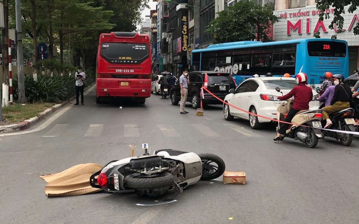 ha noi va cham voi xe 45 cho tai nga ba nguoi phu nu di sh tu vong