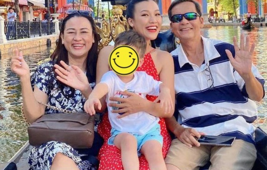 hau ly hon chong cu mc hoang oanh dang anh du lich cung con trai2