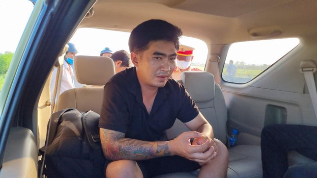 vu no sung cuop taxi tren cao toc doi tuong dau thu giao nop sung cung 10 vien dan vu no sung cuop taxi tren cao toc doi tuong dau thu giao nop sung cung 10 vien dan
