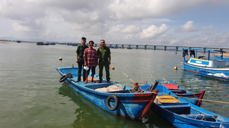 khen thuong dot xuat ngu phu 2 lan cuu nguoi nhay cau tu tu