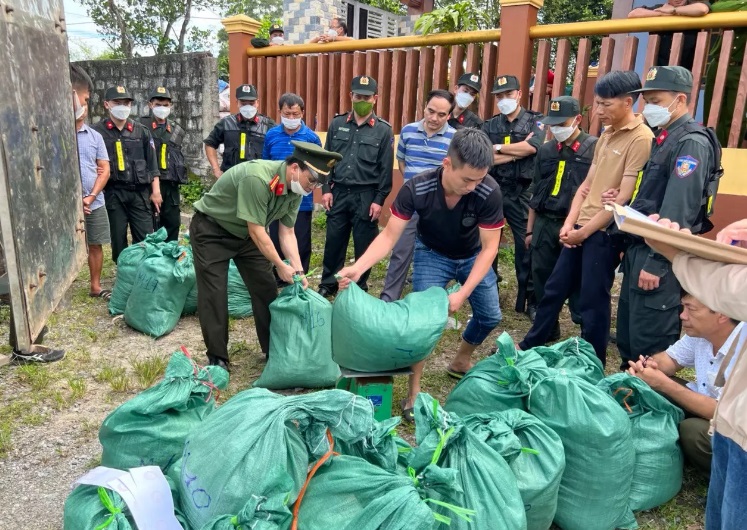 quang binh phat hien sung cung gan 1 tan thuoc no trong nha nghi pham quang binh phat hien sung cung gan 1 tan thuoc no trong nha nghi pham