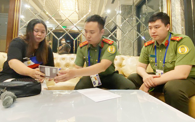 du khach lam roi vi trong le khai mac sea games 31 cong an den tan khach san trao tra du khach lam roi vi trong le khai mac sea games 31 cong an den tan khach san trao tra