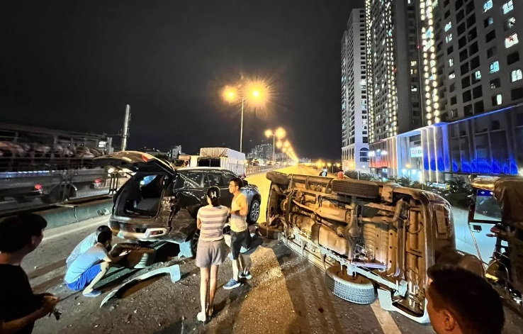 ha noi 5 o to dam lien hoan duong vanh dai 3 tac nghiem trong ha noi 5 o to dam lien hoan duong vanh dai 3 tac nghiem trong