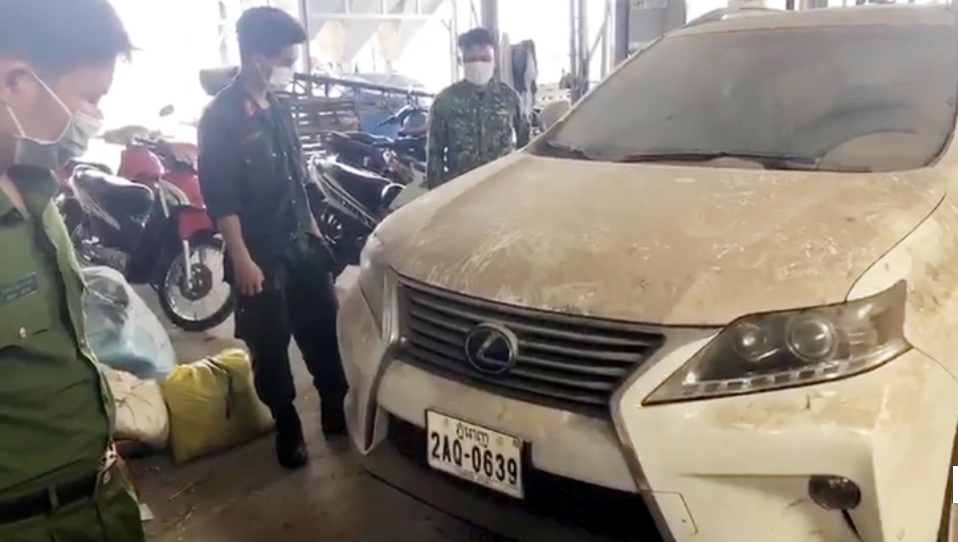 o to lexus rx350 tri gia 3 ty dong bi bo quen o gan bien gioi o to lexus rx350 tri gia 3 ty dong bi bo quen o gan bien gioi