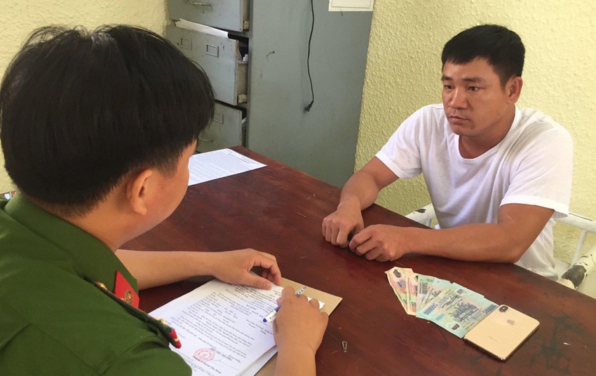 gia muon dien thoai tai xe taxi roi cuop doi tuong tra gia dat