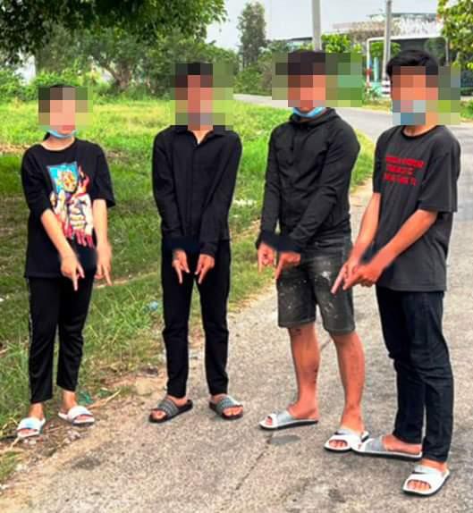 nhom thieu nien ru nhau cuop tai san cua hoc sinh di tren duong vang
