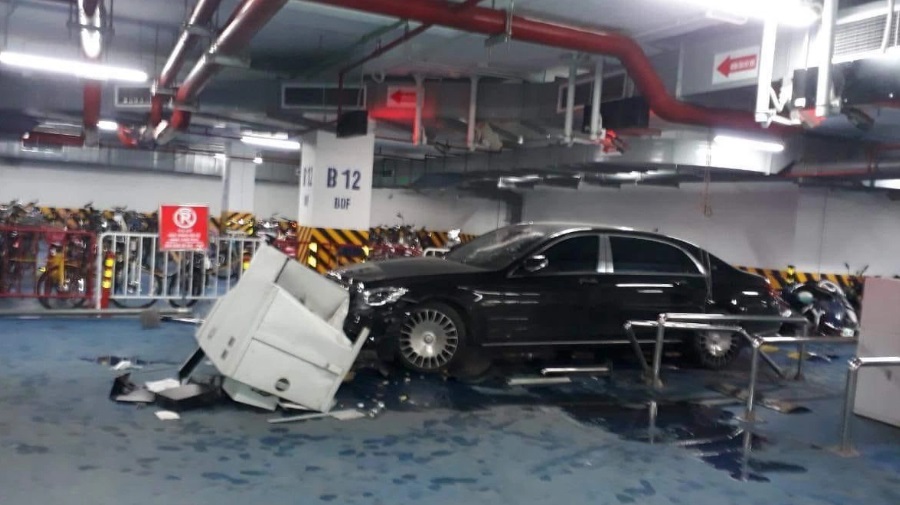 ha noi tai xe mercedes tong loat xe may o ham chung cu lao thang chot bao ve