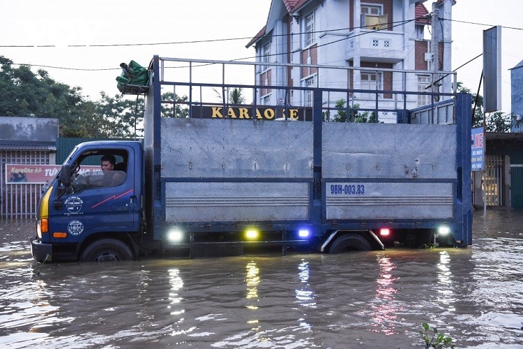 nuoc song cau bao dong do cum cong nghiep bi ngap ung cuc bo