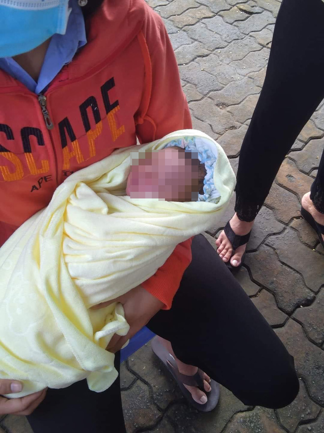 be gai moi sinh tren nguoi con dinh mau bi roi o binh duong be gai moi sinh tren nguoi con dinh mau bi roi o binh duong