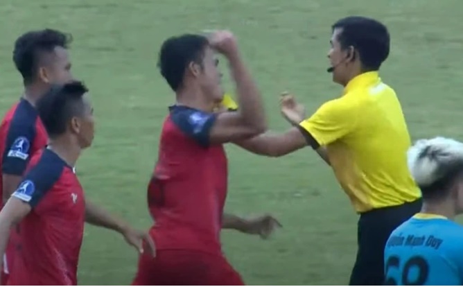 cau thu clb binh thuan dam trong tai vff se xu ly nghiem cau thu clb binh thuan dam trong tai vff se xu ly nghiem