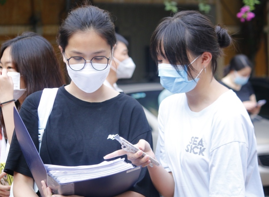 truong thpt chuyen khoa hoc xa hoi va nhan van cong bo diem chuan