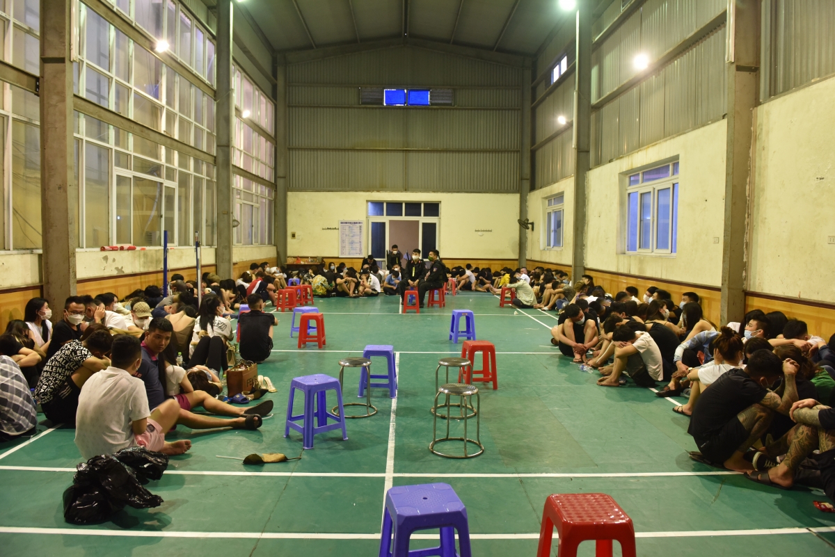 bac ninh khach san family 88888 chua chap ca tram dan choi bay lac