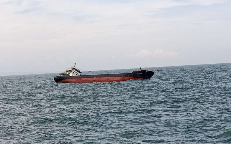 ho tro cuu nan thuyen vien tren tau bi chim tai vung bien hai phong