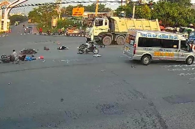 tai xe tang toc 87kmh co di not 4 giay den xanh tong thuong vong 3 nguoi2 tai xe tang toc 87kmh co di not 4 giay den xanh tong thuong vong 3 nguoi2