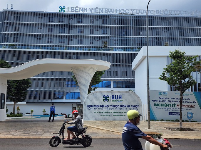 vu be 4 thang tuoi tu vong sau khi tho khi dung o dak lak giam doc benh vien noi gi