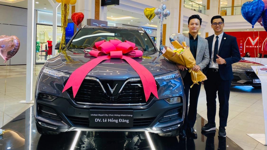 dien vien hong dang noi tieng voi thu choi xe choang voi dan xe cung 1 dien vien hong dang noi tieng voi thu choi xe choang voi dan xe cung 1