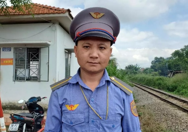 bo truong gtvt gui thu khen nhan vien gac chan cuu nguoi thoat chet tren duong ray bo truong gtvt gui thu khen nhan vien gac chan cuu nguoi thoat chet tren duong ray